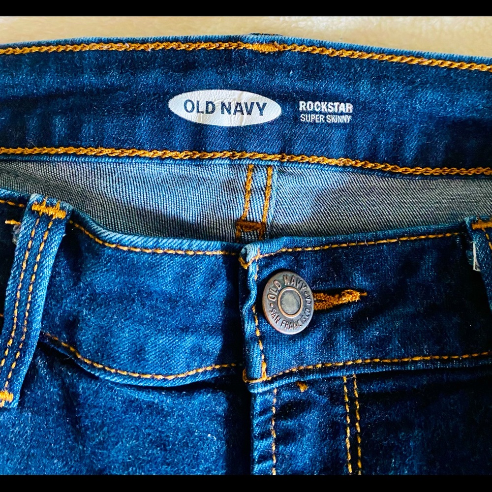 Old Navy Rockstar Super skinny jeans.